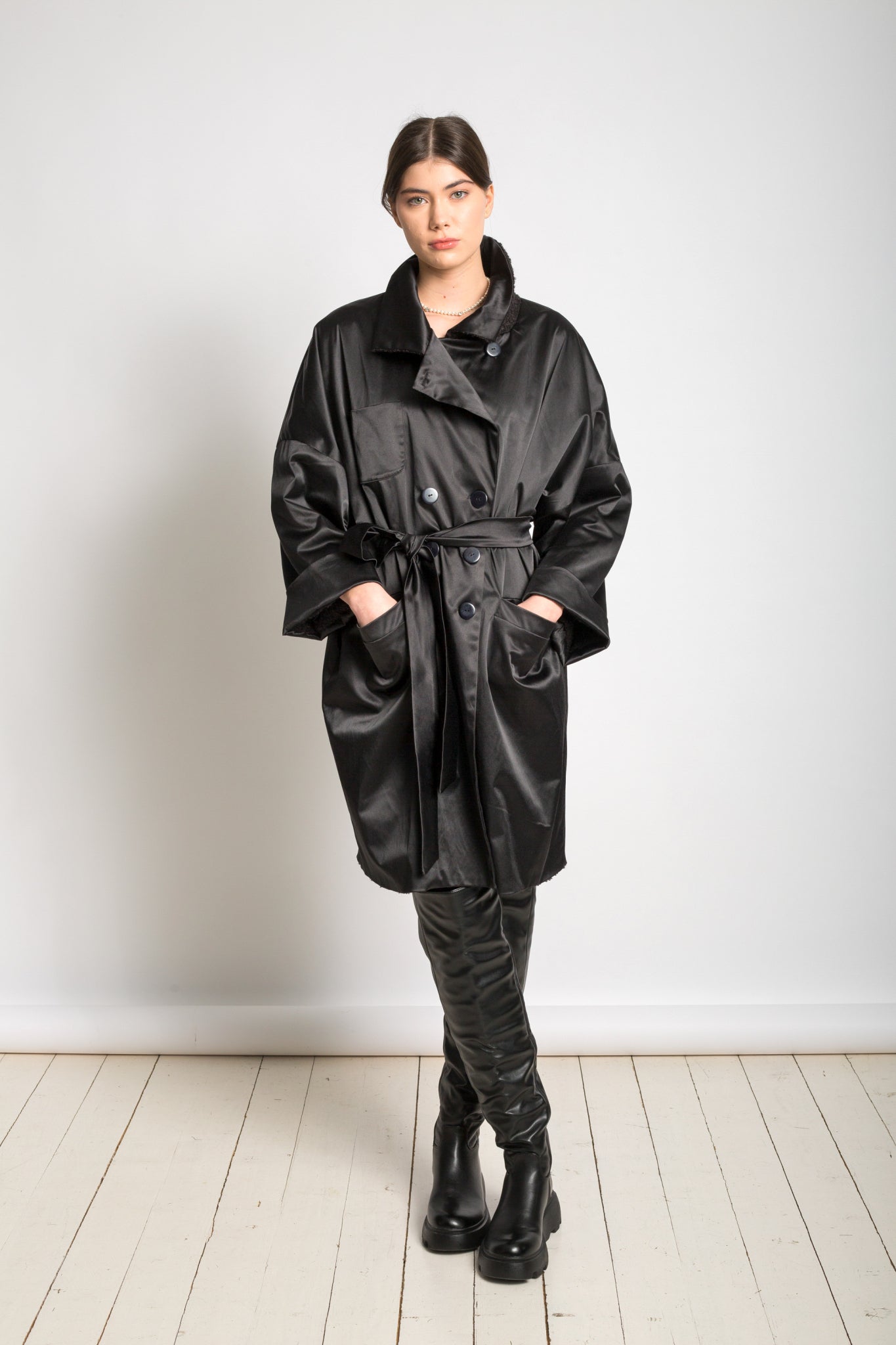 Three-quarter coat M180 in cotton based satin