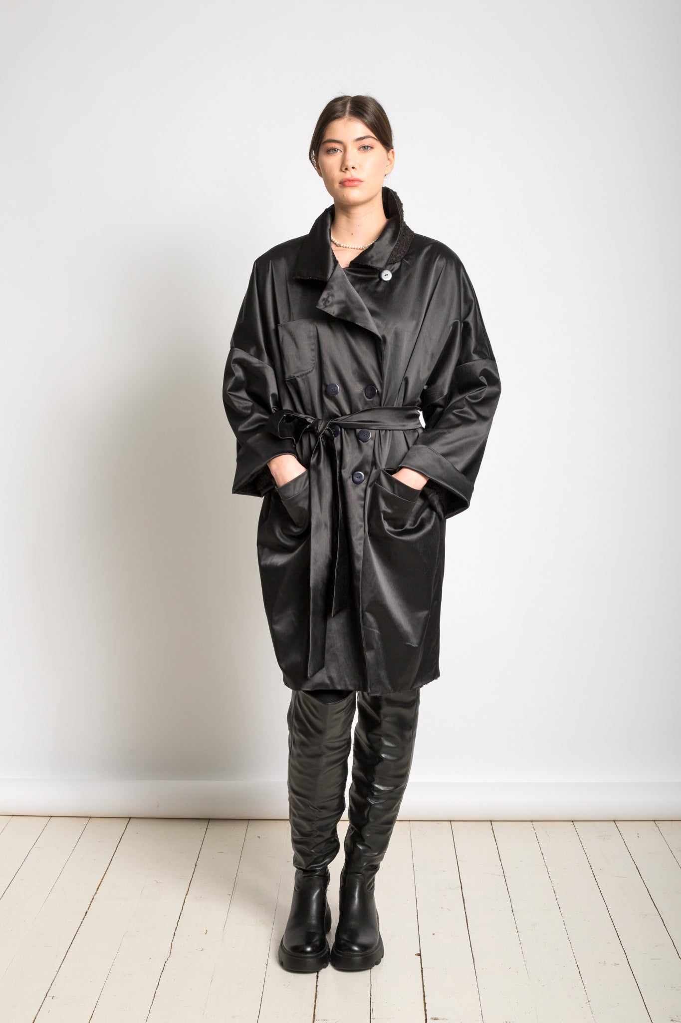 Three-quarter coat M180 in cotton based satin